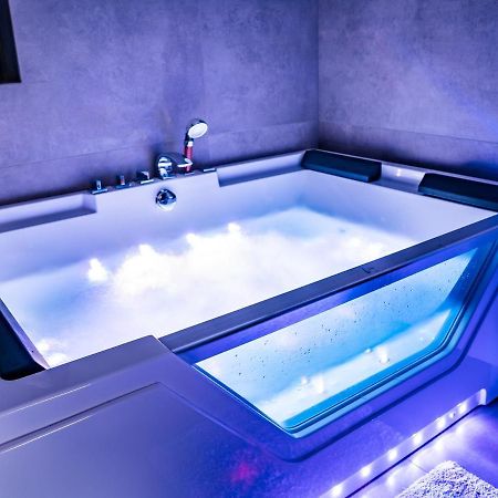 Domek Hot Tub Jacuzzi Chillout كولوبرزيغ المظهر الخارجي الصورة