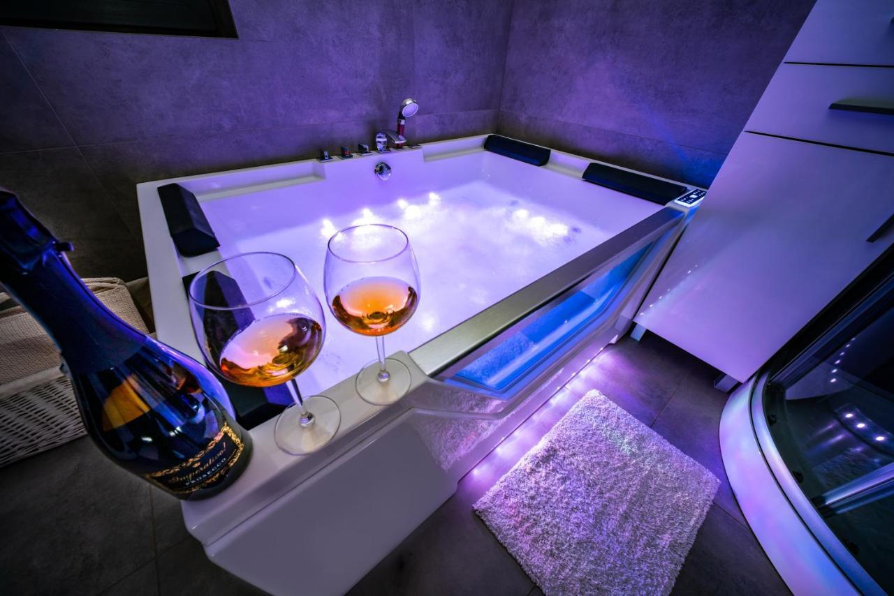Domek Hot Tub Jacuzzi Chillout كولوبرزيغ المظهر الخارجي الصورة